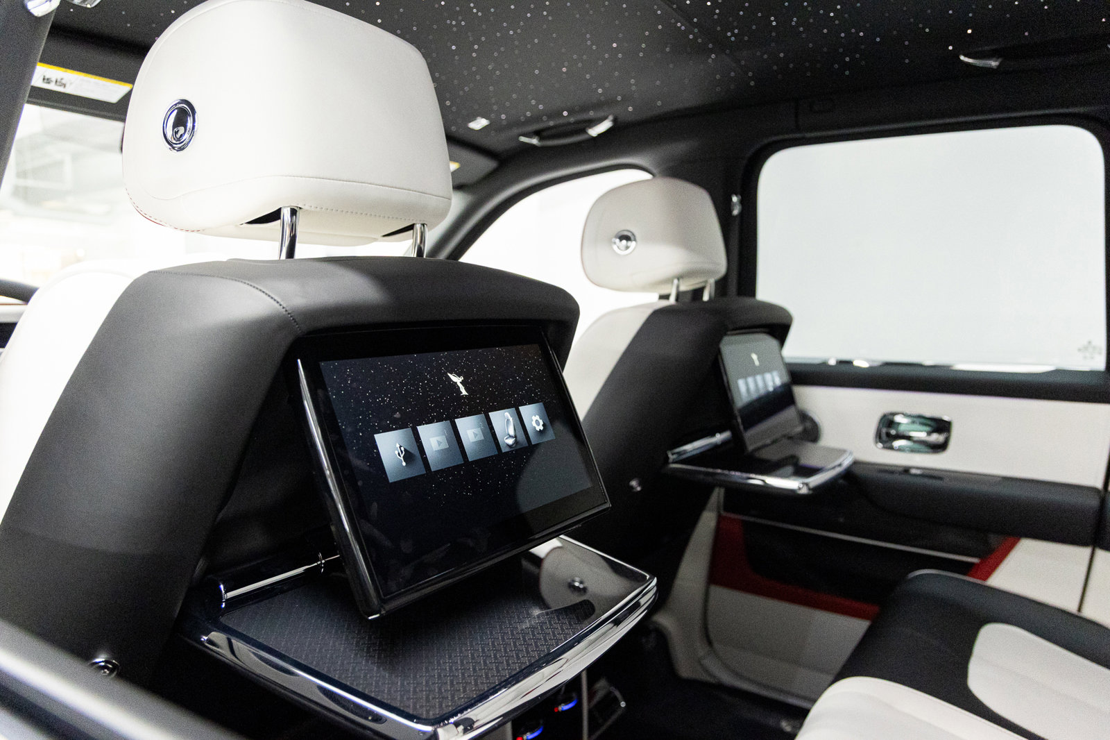 New 2026 Rolls-Royce Cullinan Black Badge image 51