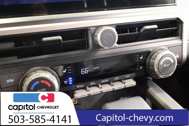 Used 2025 Toyota 4Runner TRD Off-Road Premium AWD/4WD image 25