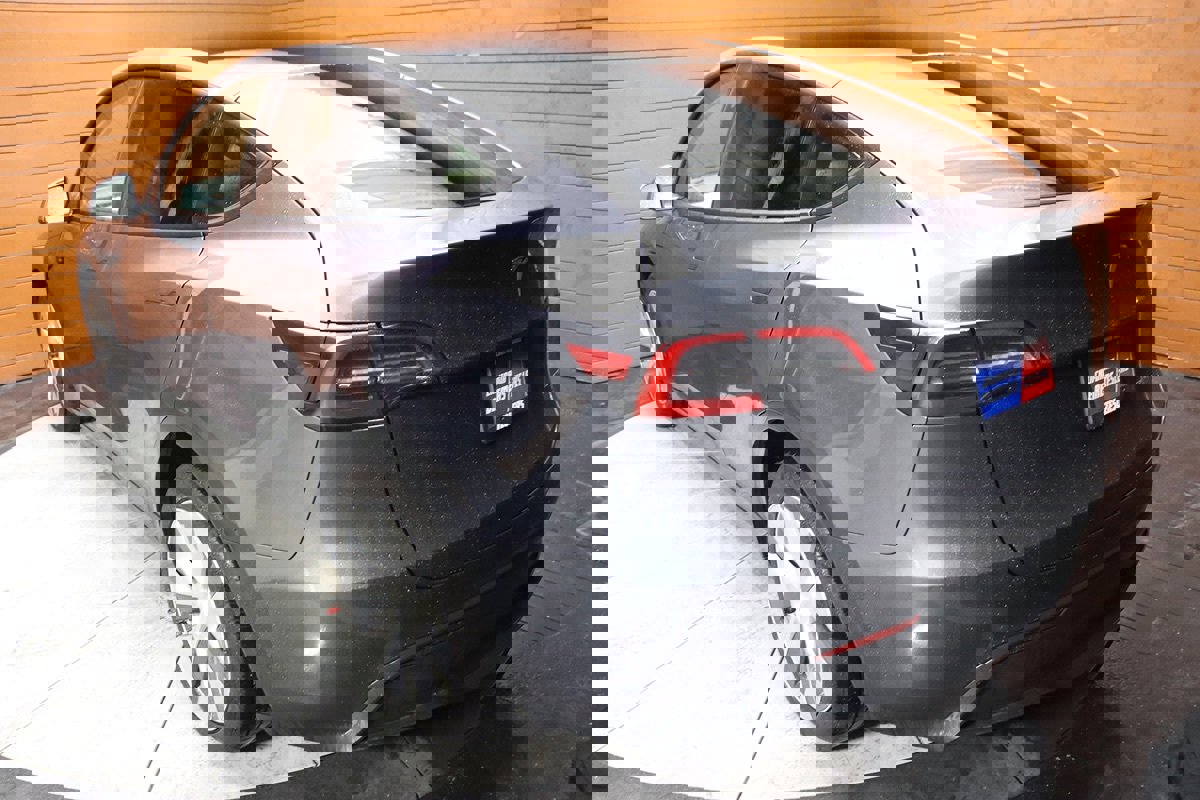 Used 2023 Tesla Model Y Long Range image 8