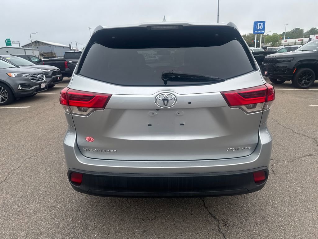 Used 2017 Toyota Highlander XLE AWD/4WD image 6