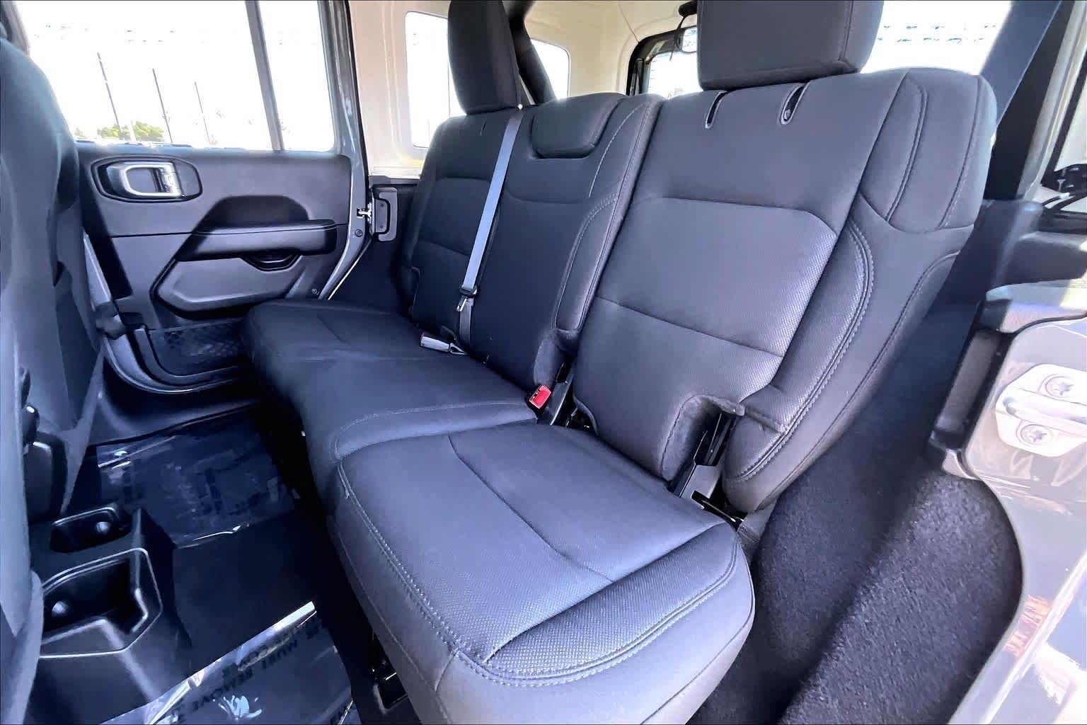 Used 2020 Jeep Wrangler Unlimited Sahara AWD/4WD image 20