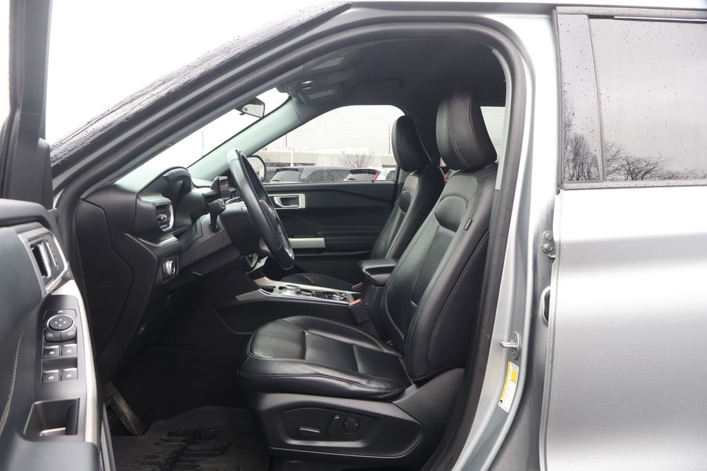Used 2022 Ford Explorer XLT w/ Equipment Group 202A image 30