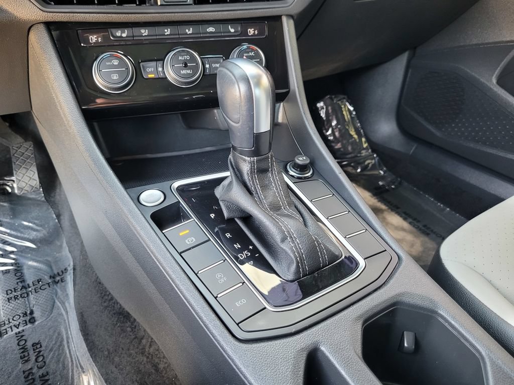 Used 2021 Volkswagen Jetta R-Line w/ R-Line Cold Weather Package FWD image 23