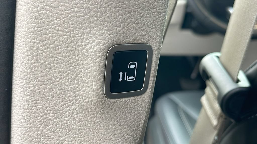 Used 2024 Chrysler Pacifica Touring-L FWD image 14
