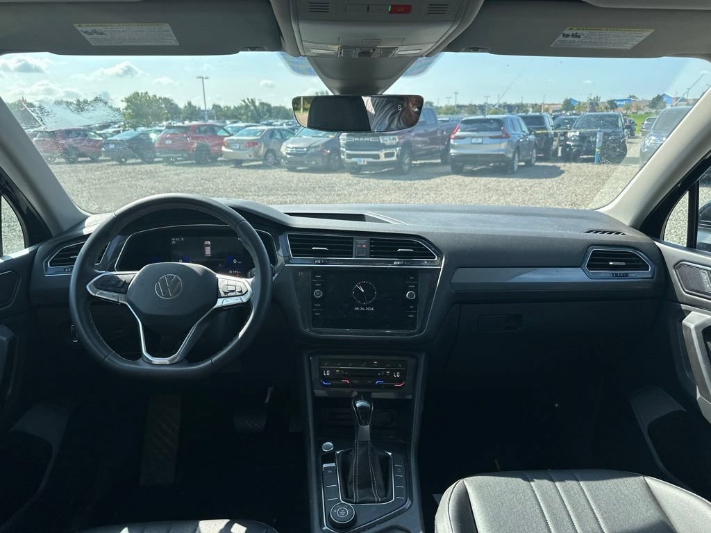 Used 2023 Volkswagen Tiguan SE AWD/4WD image 18