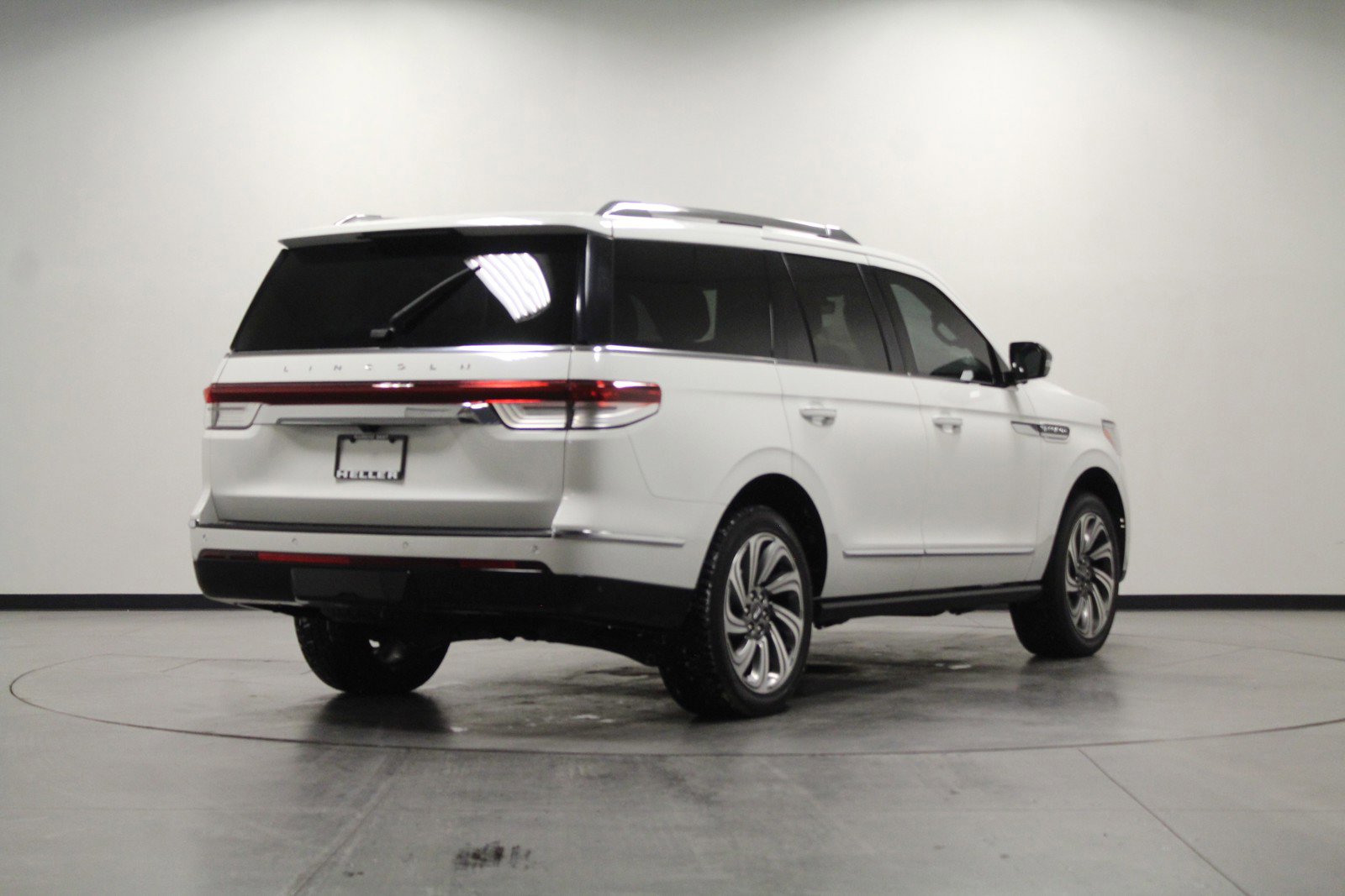 Used 2022 Lincoln Navigator Reserve image 4