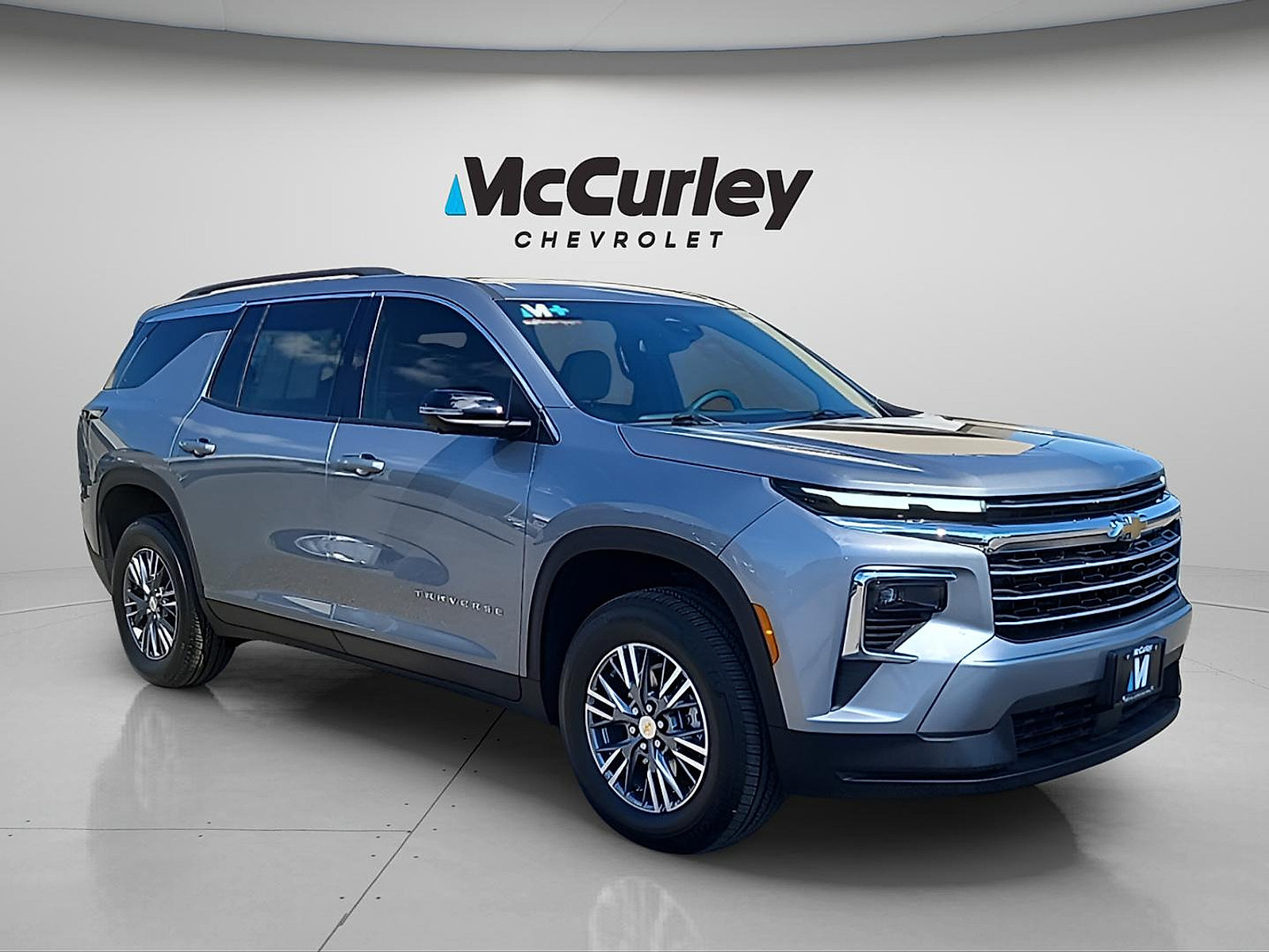 Used 2025 Chevrolet Traverse LT w/ Driver Confidence Package