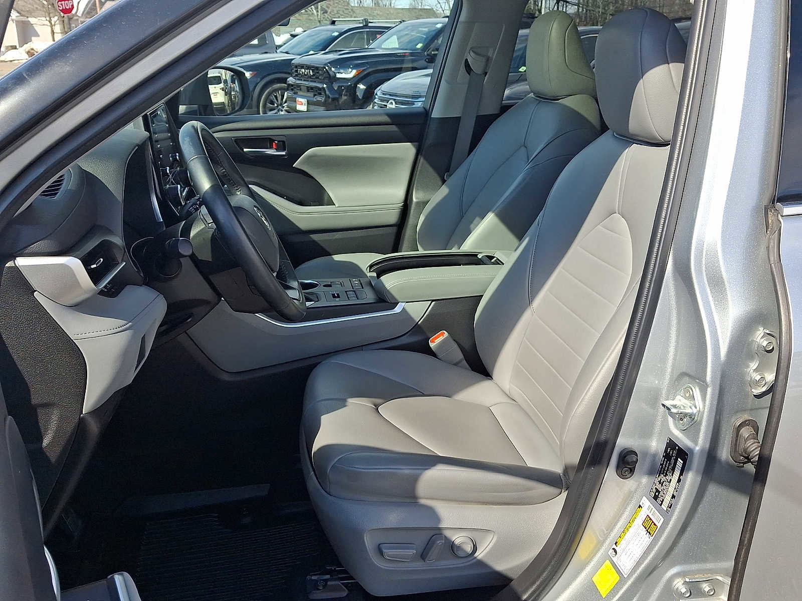 Certified 2022 Toyota Highlander XLE image 18