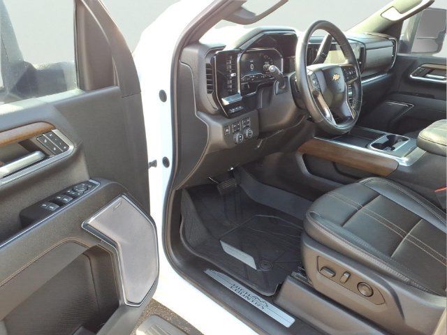 Used 2024 Chevrolet Silverado 3500 High Country w/ Technology Package AWD/4WD image 10