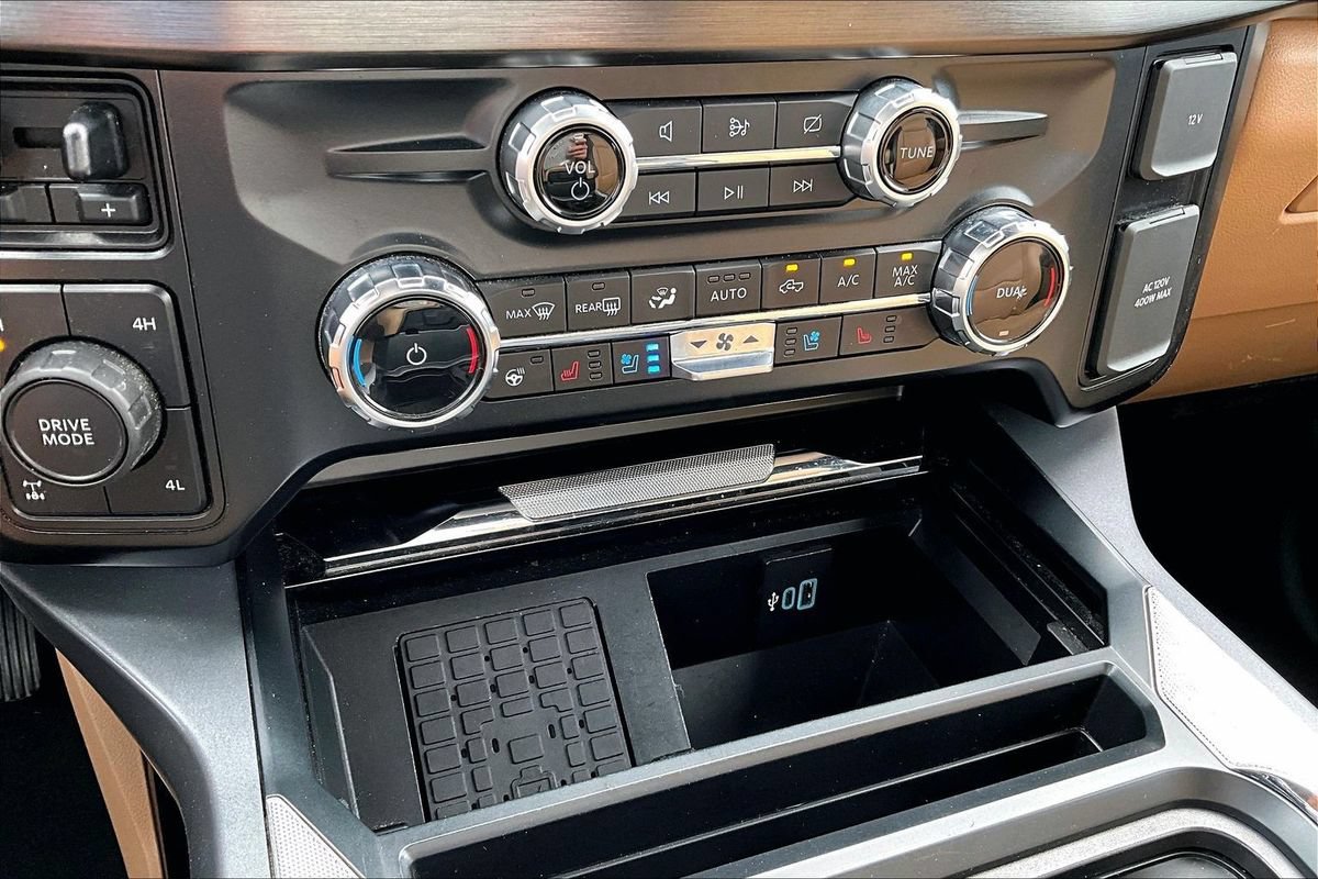 Used 2024 Ford F250 Lariat w/ Sport Appearance Package AWD/4WD image 17