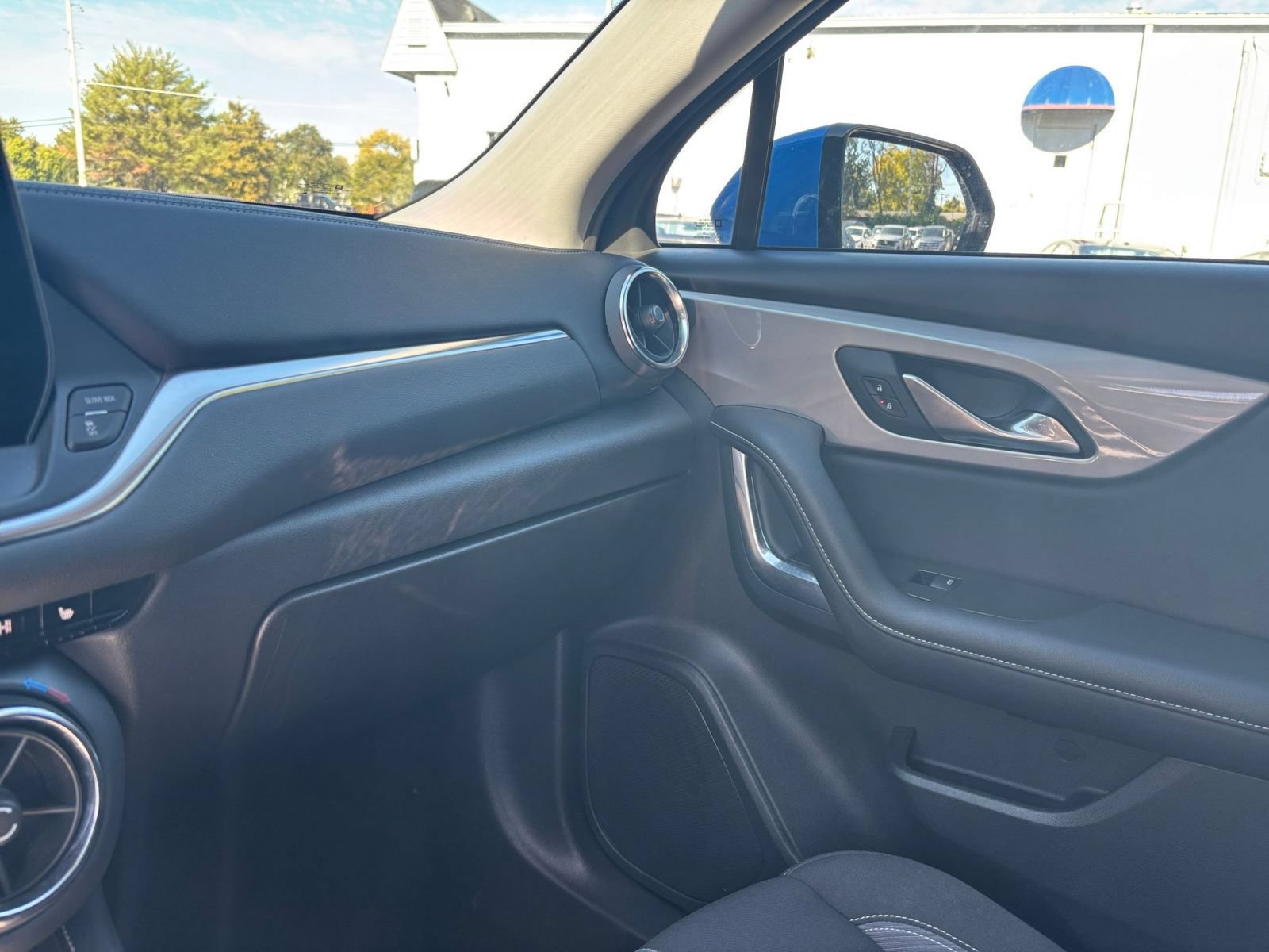Used 2025 Chevrolet Blazer LT FWD image 35