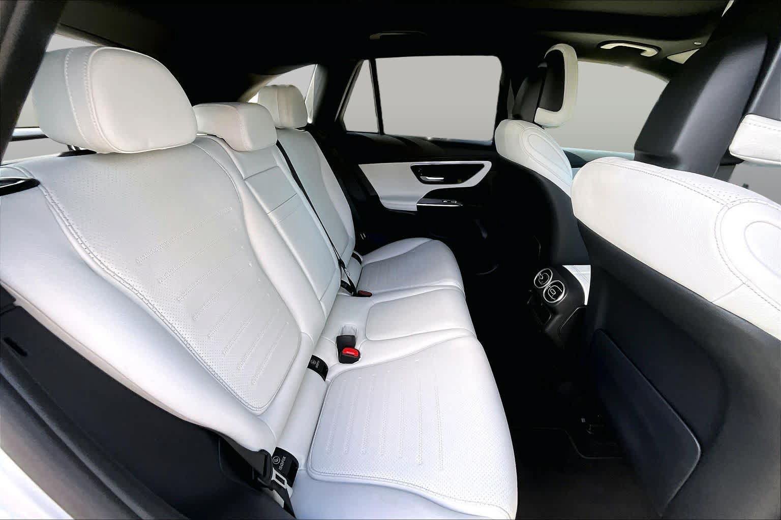 Used 2025 Mercedes-Benz GLC 300 4MATIC image 20