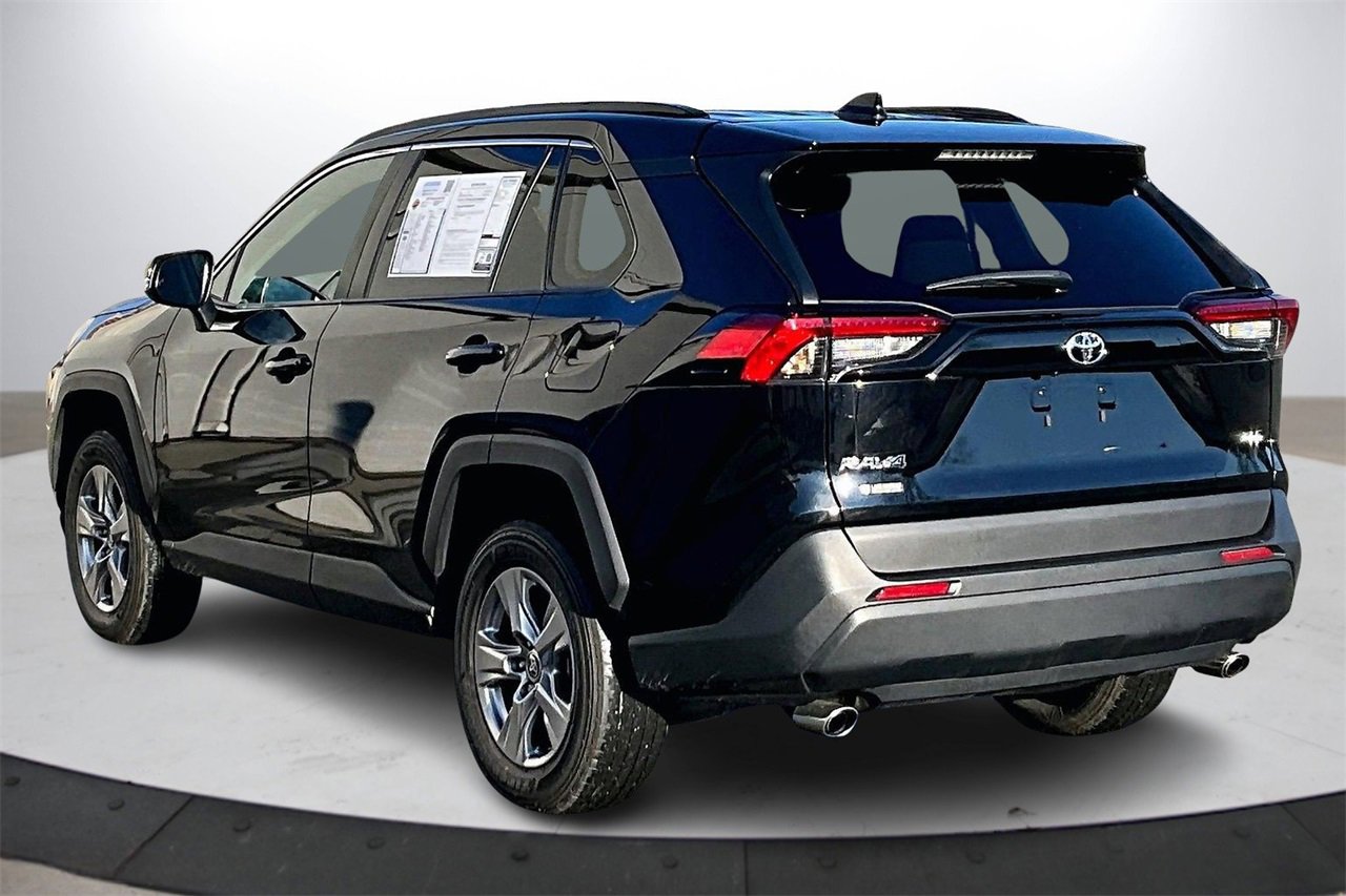 Used 2022 Toyota RAV4 XLE image 7