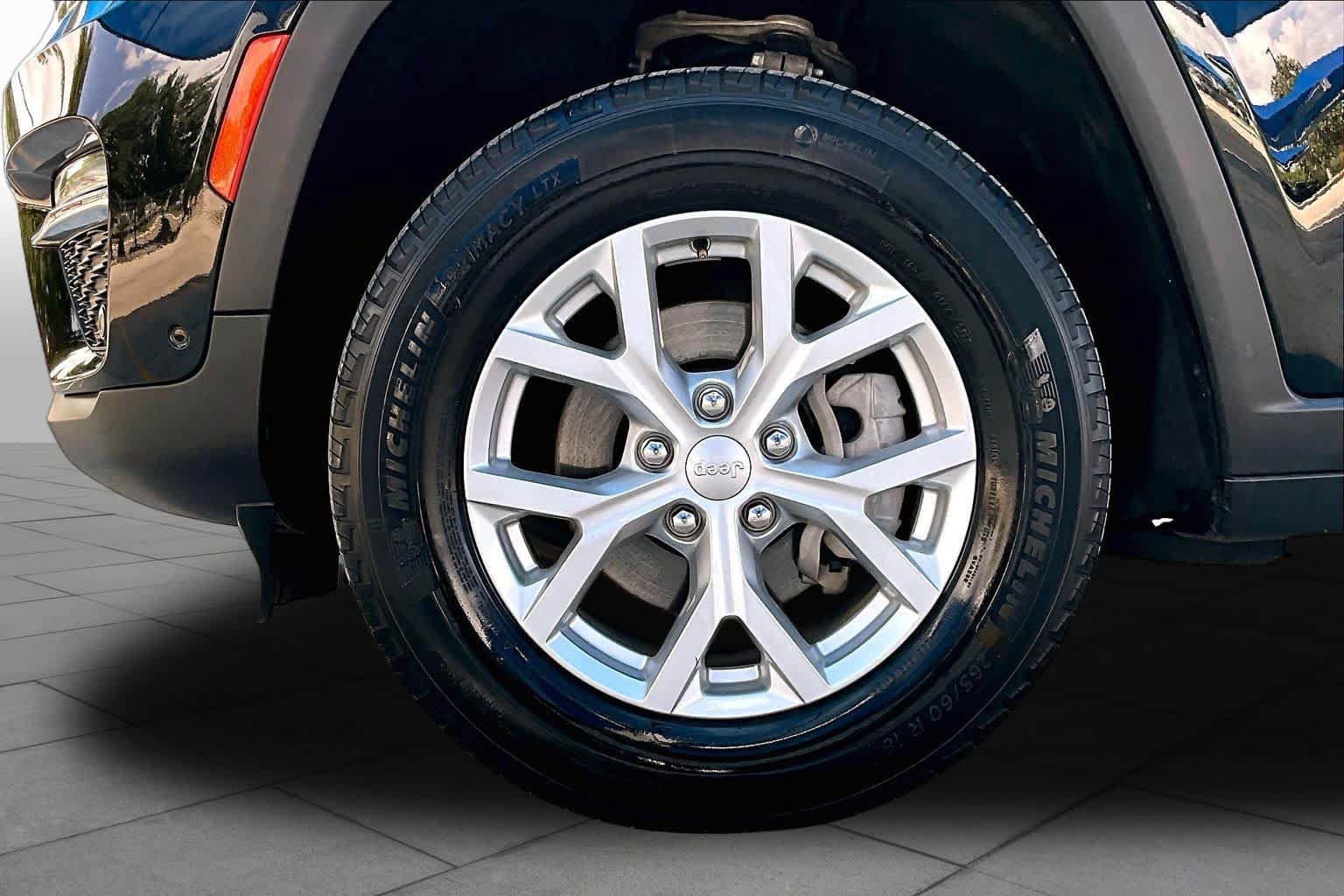 Used 2023 Jeep Grand Cherokee Limited w/ Luxury Tech Group II RWD image 11