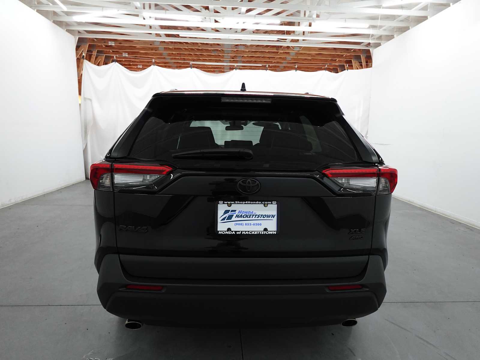 Used 2023 Toyota RAV4 XLE Premium image 6