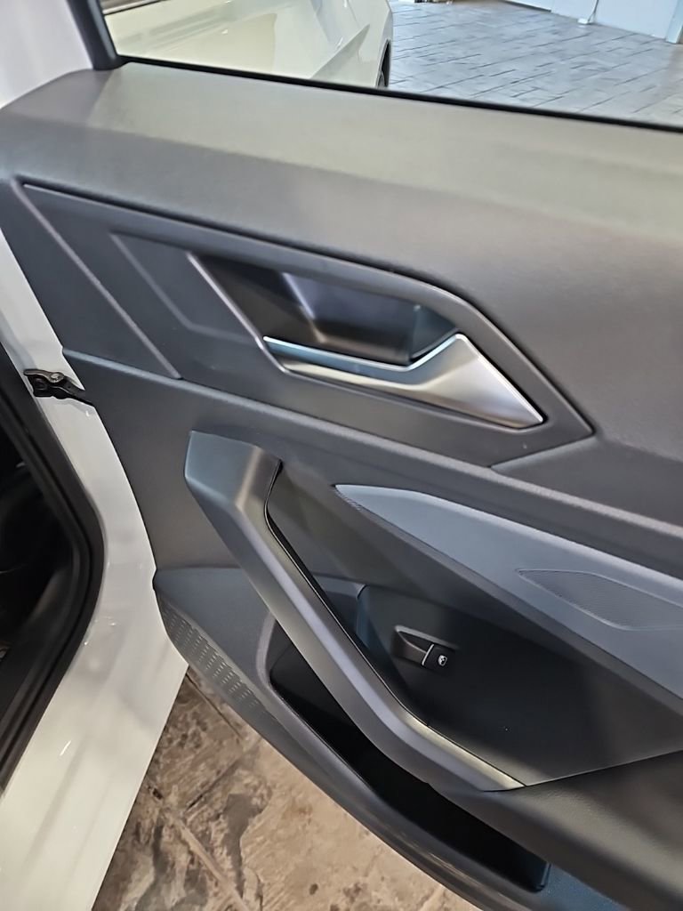 New 2026 Volkswagen Jetta SE FWD image 16