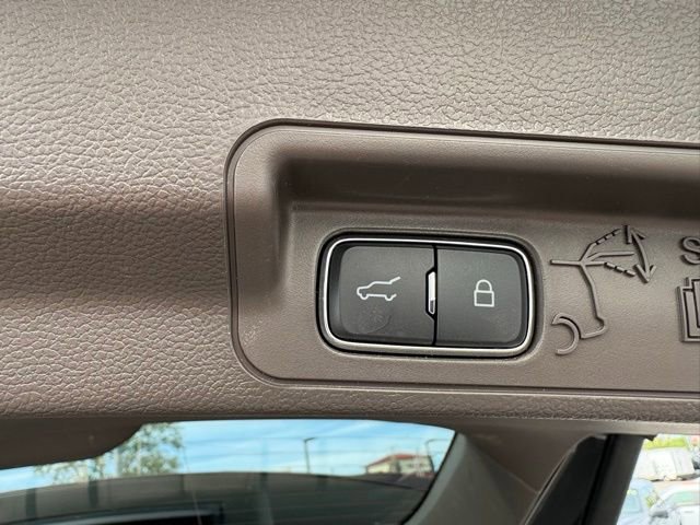 Used 2023 Ford Explorer Platinum w/ Equipment Group 601A AWD/4WD image 36