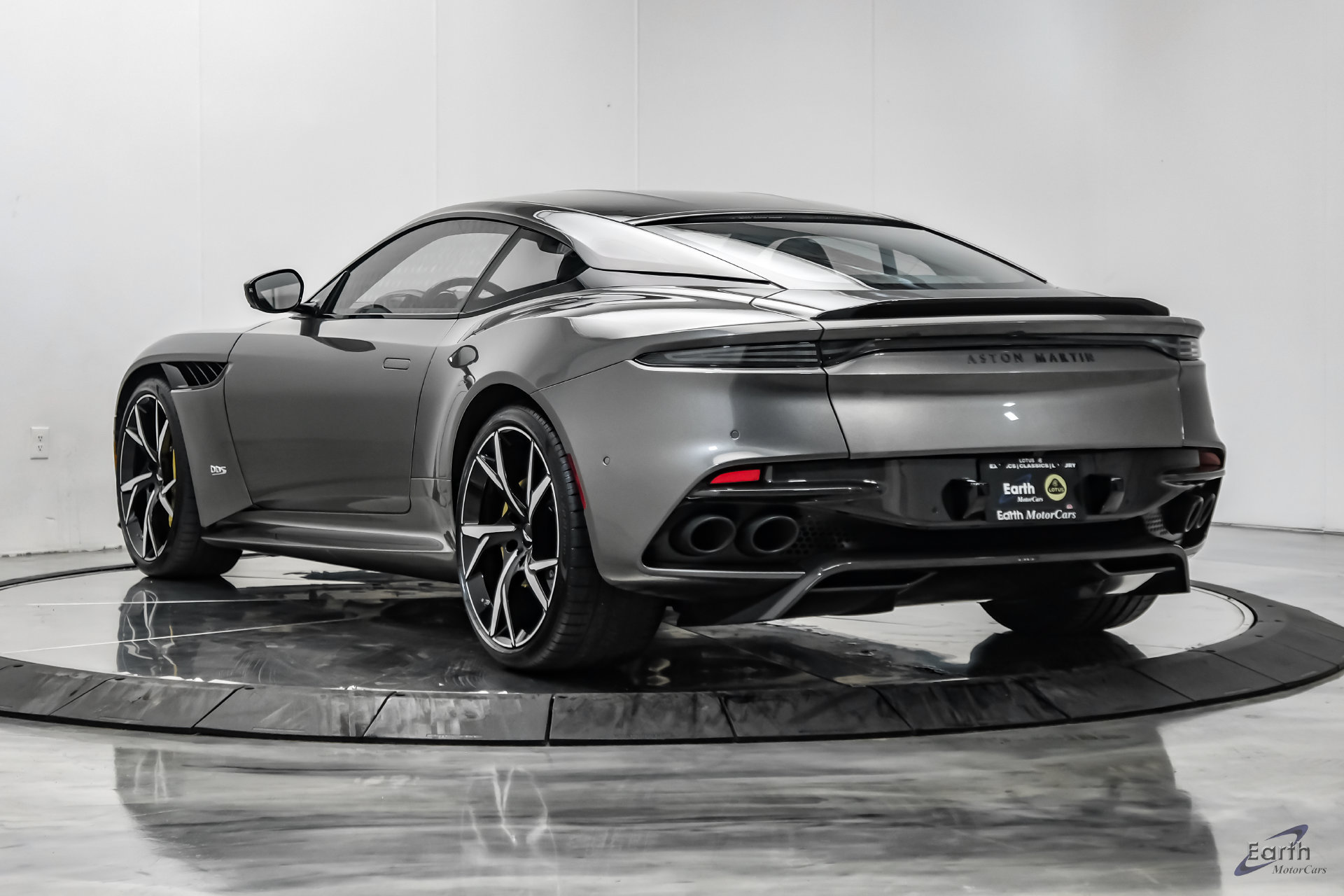 Used 2019 Aston Martin DBS Superleggera RWD image 12