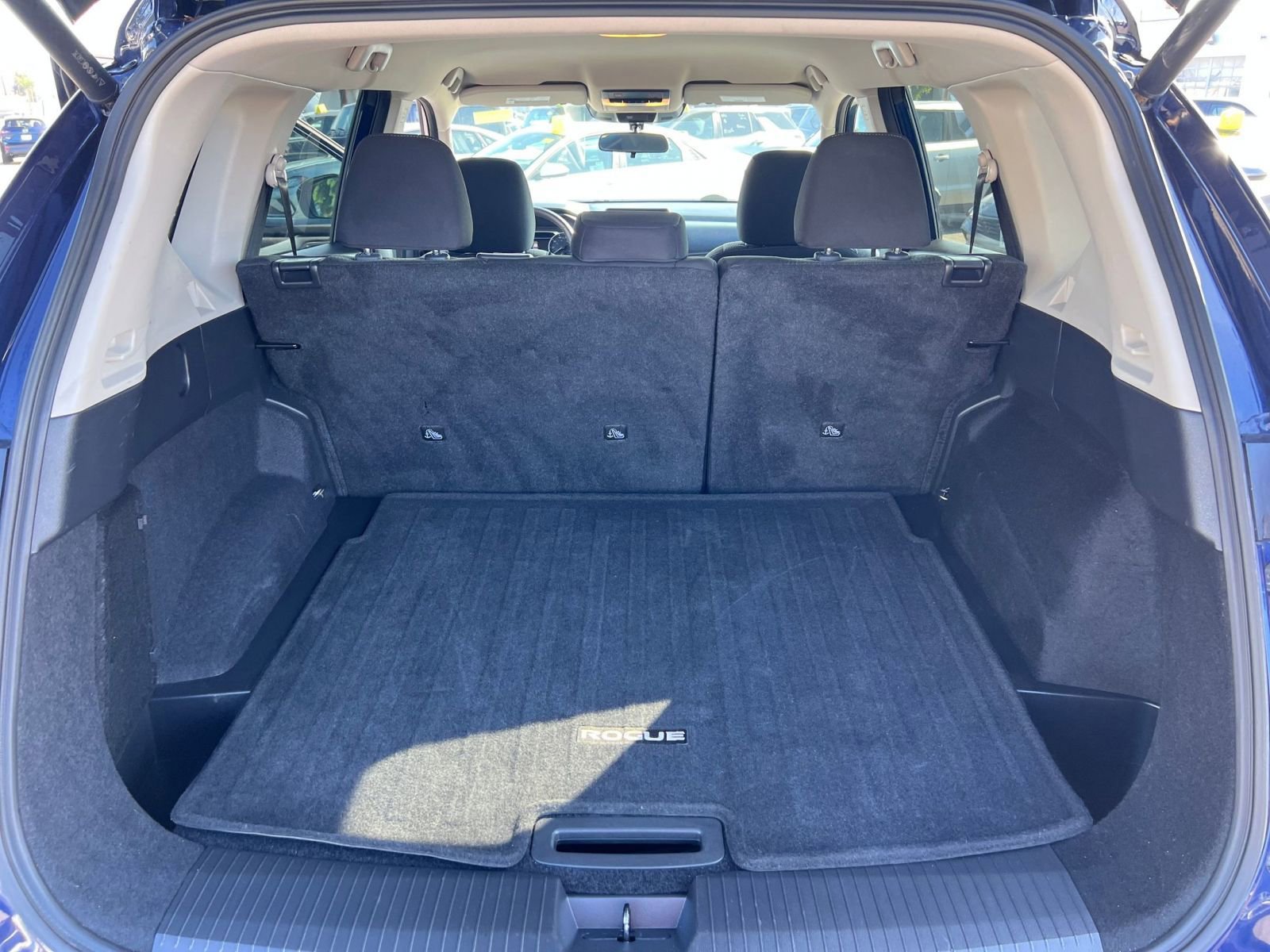 Used 2025 Nissan Rogue SV image 31