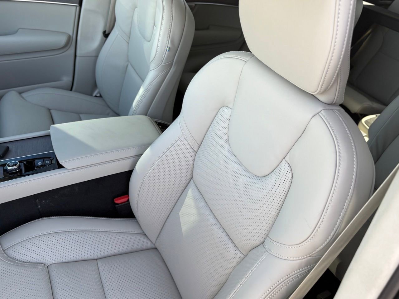 New 2026 Volvo XC90 B6 Ultra w/ Lounge Package image 19