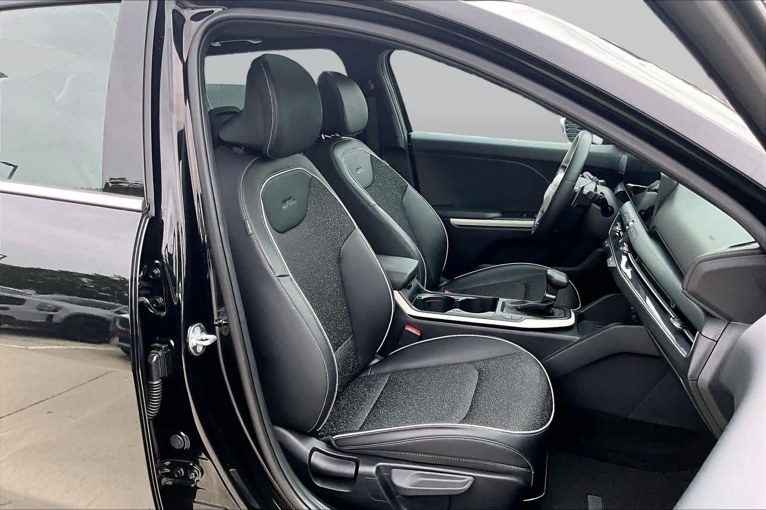 Used 2025 Kia K4 EX w/ GT-Line Sunroof Package FWD image 17
