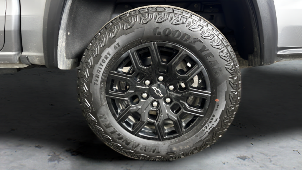 Used 2025 Chevrolet Colorado Trail Boss AWD/4WD image 47