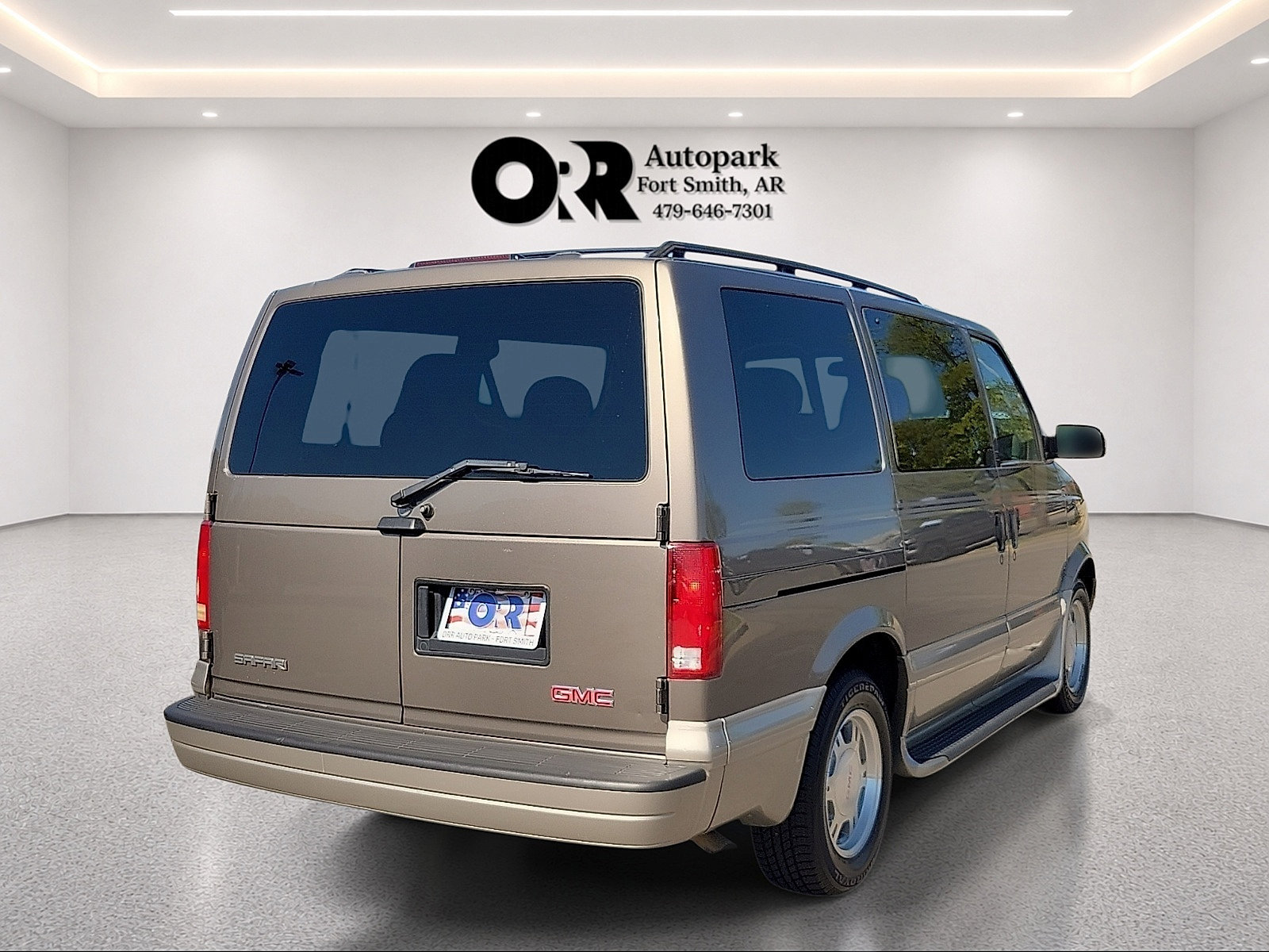 Used 2003 GMC Safari Passenger w/ SLT Preferred Equipment Group RWD image 5