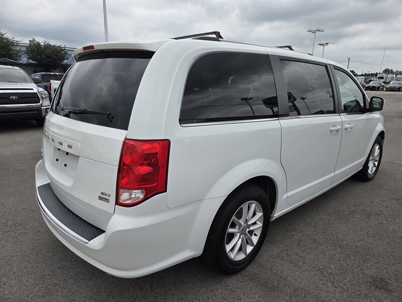 Used 2019 Dodge Grand Caravan SXT FWD image 3