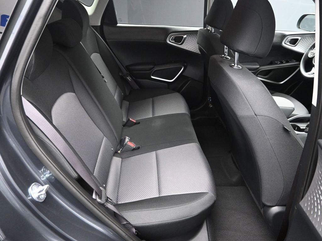 Certified 2025 Kia Soul LX w/ LX Technology Package image 32