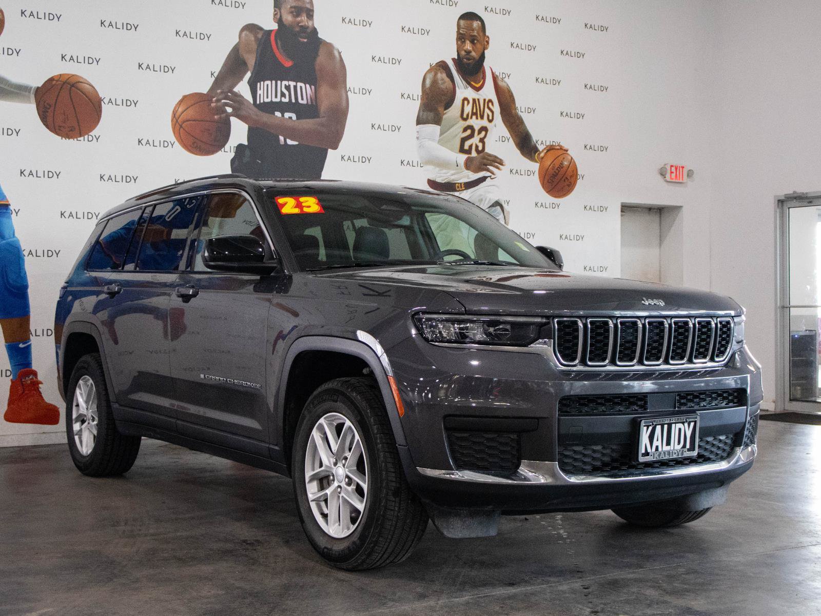 Used 2023 Jeep Grand Cherokee L Laredo RWD image 18
