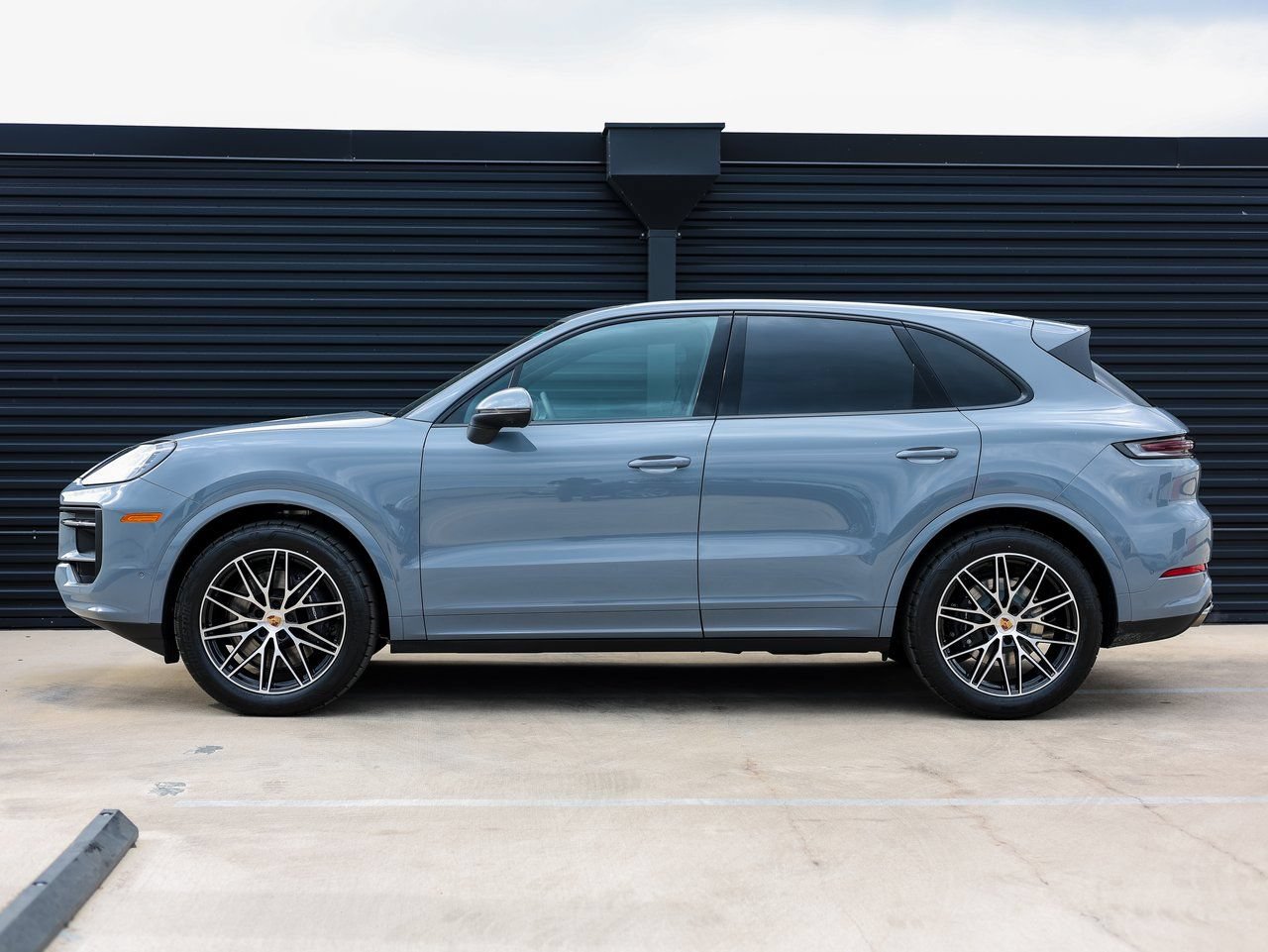Certified 2026 Porsche Cayenne AWD/4WD image 2