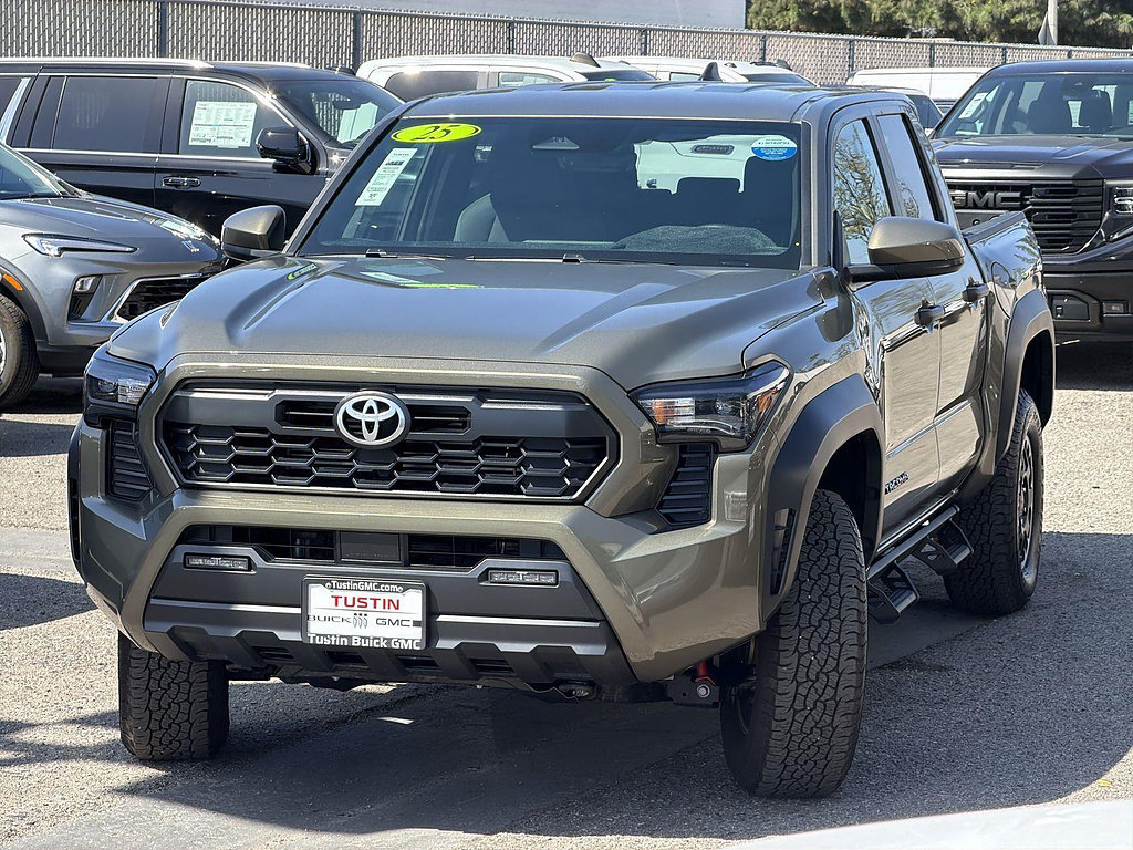 Used 2025 Toyota Tacoma TRD Off-Road AWD/4WD image 3