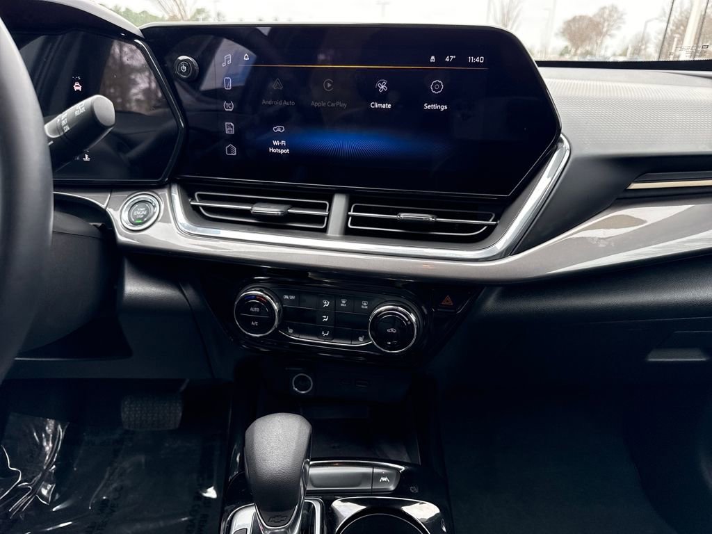 Used 2025 Chevrolet Trax ACTIV w/ Sunroof Package image 17