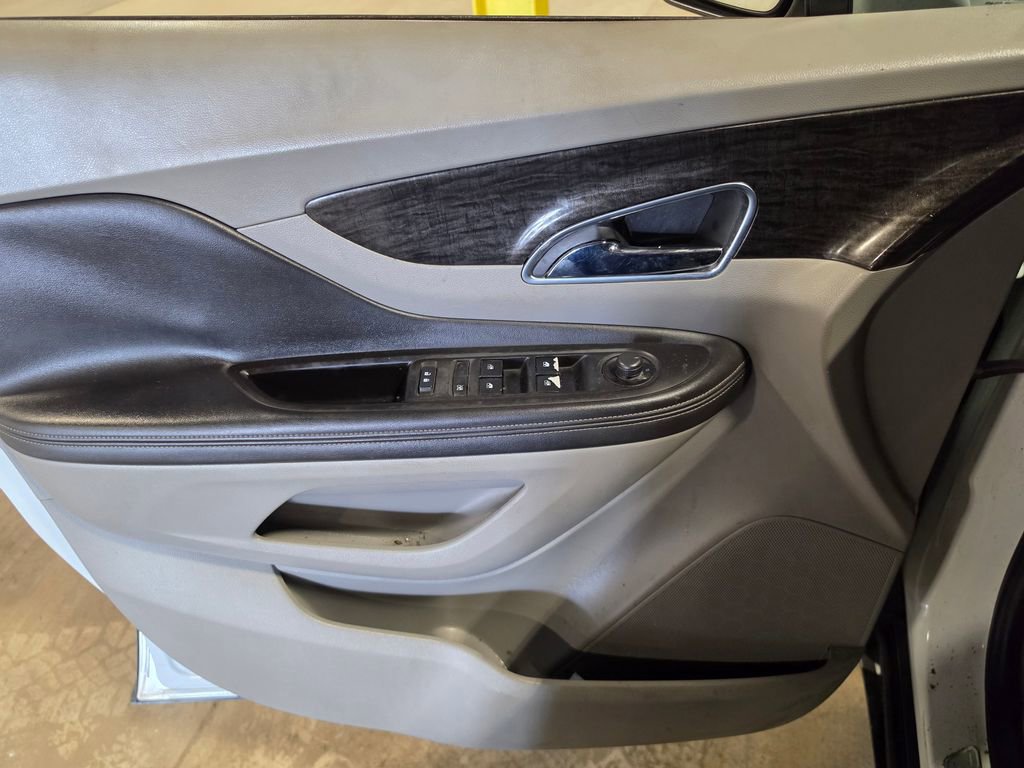 Used 2016 Buick Encore Convenience FWD image 5