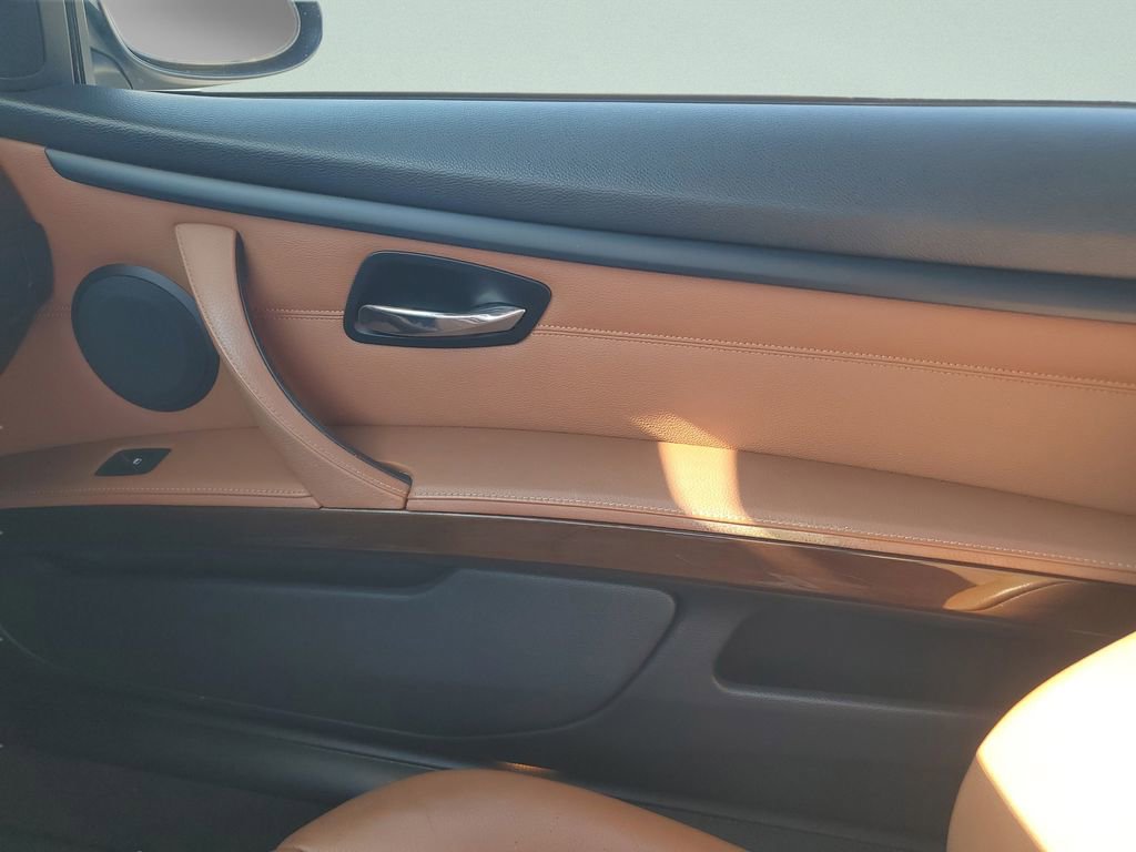 Used 2009 BMW 328i Convertible image 16