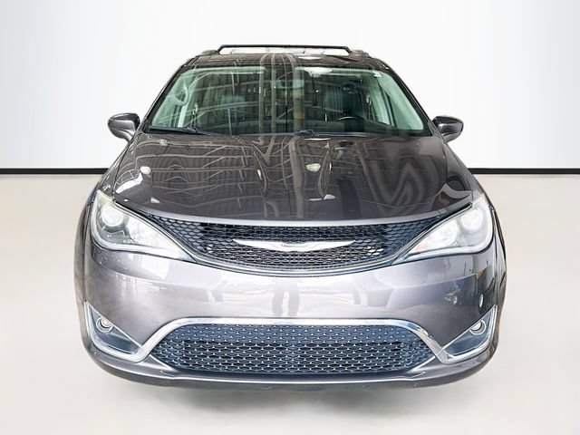Used 2020 Chrysler Pacifica Touring-L FWD image 4