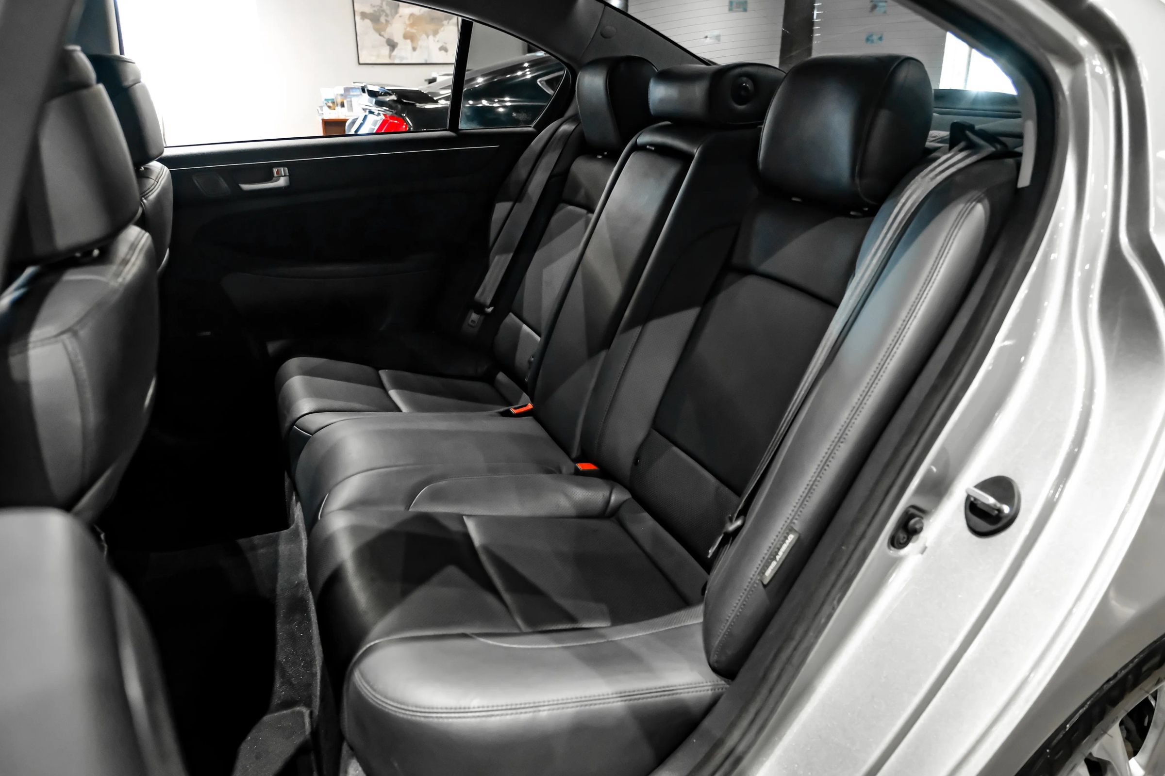 Used 2013 Hyundai Genesis 3.8 w/ Premium Pkg RWD image 33