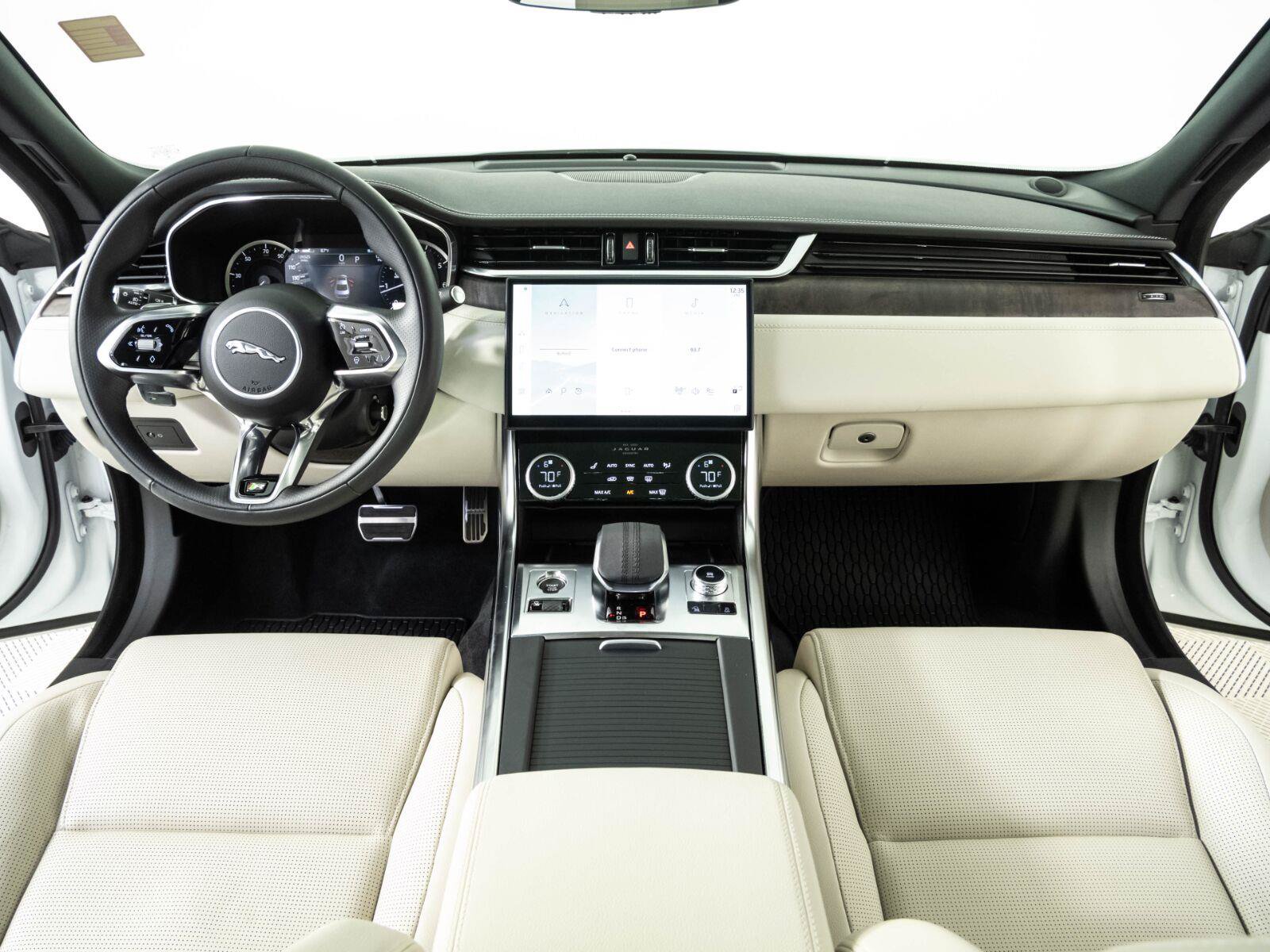 Used 2022 Jaguar XF R-Dynamic SE AWD/4WD image 18