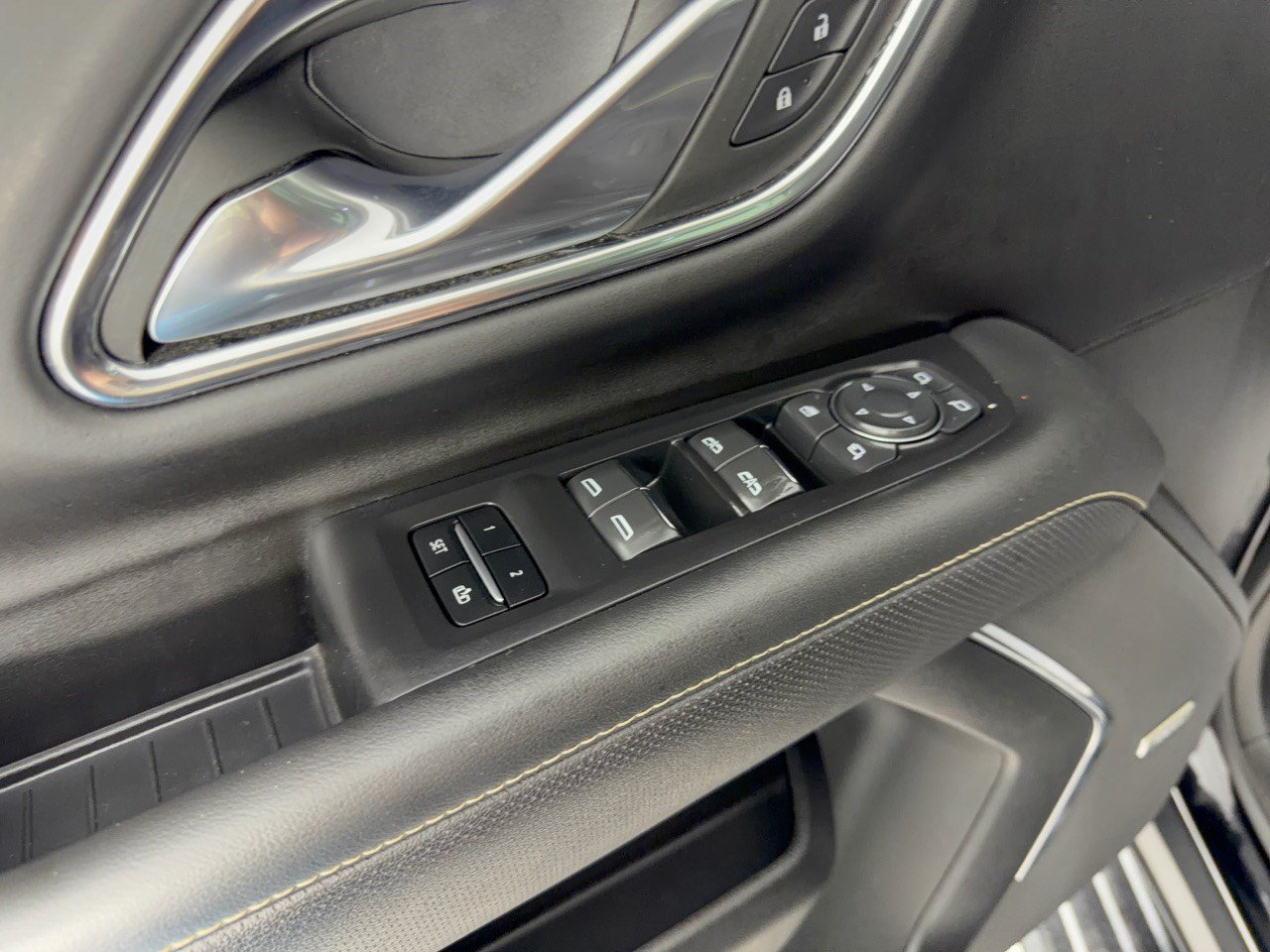 Used 2023 Chevrolet Tahoe Premier AWD/4WD image 15