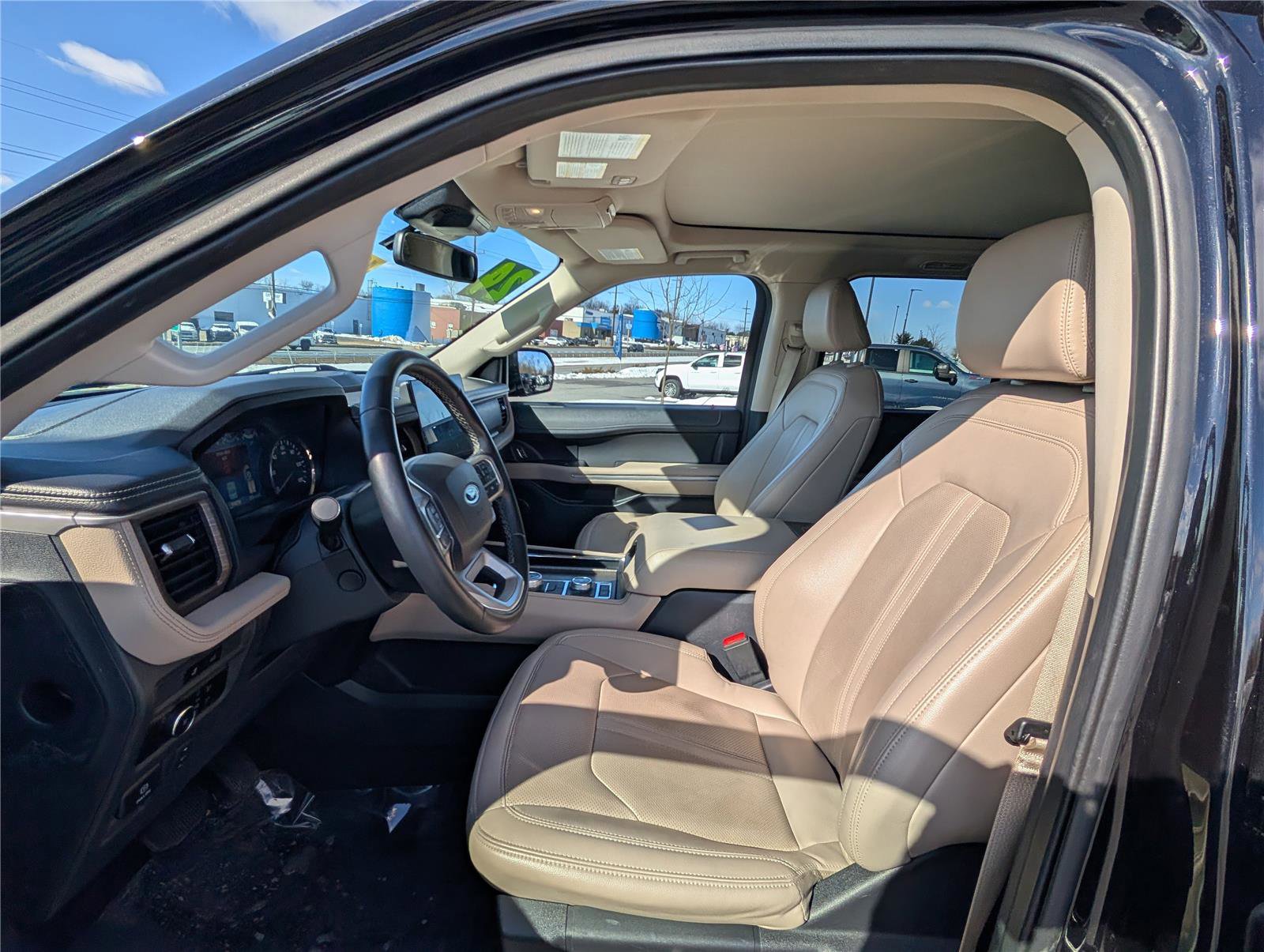 Used 2024 Ford Expedition Limited image 16