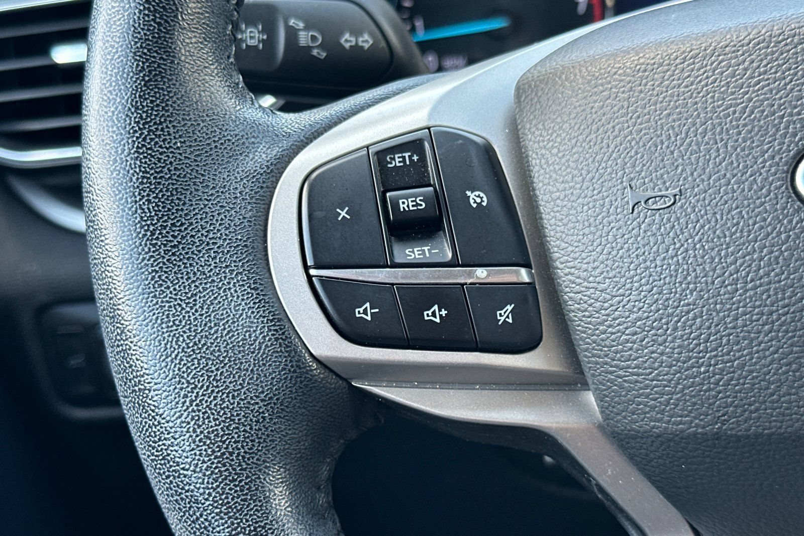 Used 2021 Ford Explorer XLT w/ Equipment Group 202A RWD image 34