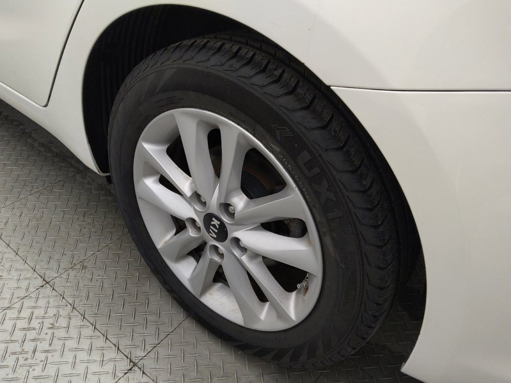 Used 2017 Kia Forte S FWD image 31