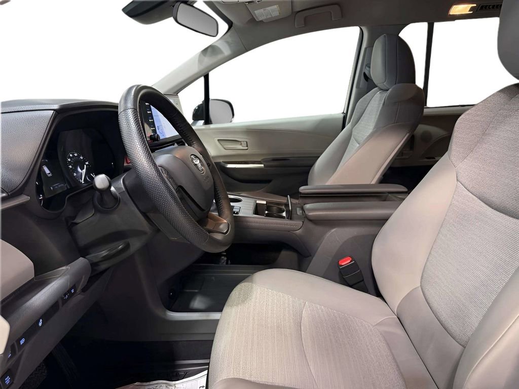 Used 2024 Toyota Sienna LE AWD/4WD image 21