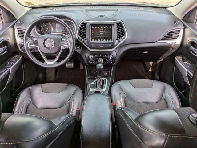 Used 2018 Jeep Cherokee Latitude Plus w/ Comfort/Convenience Group FWD image 16