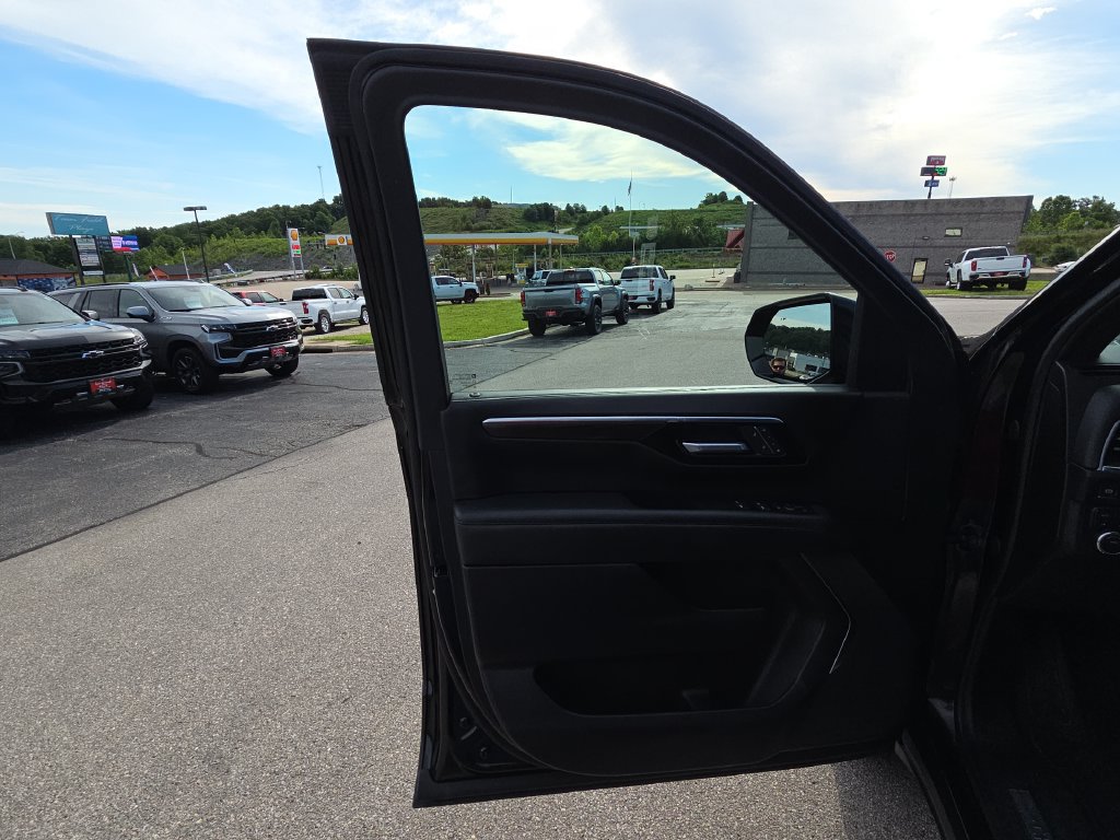 Used 2025 Chevrolet Tahoe Z71 AWD/4WD image 12