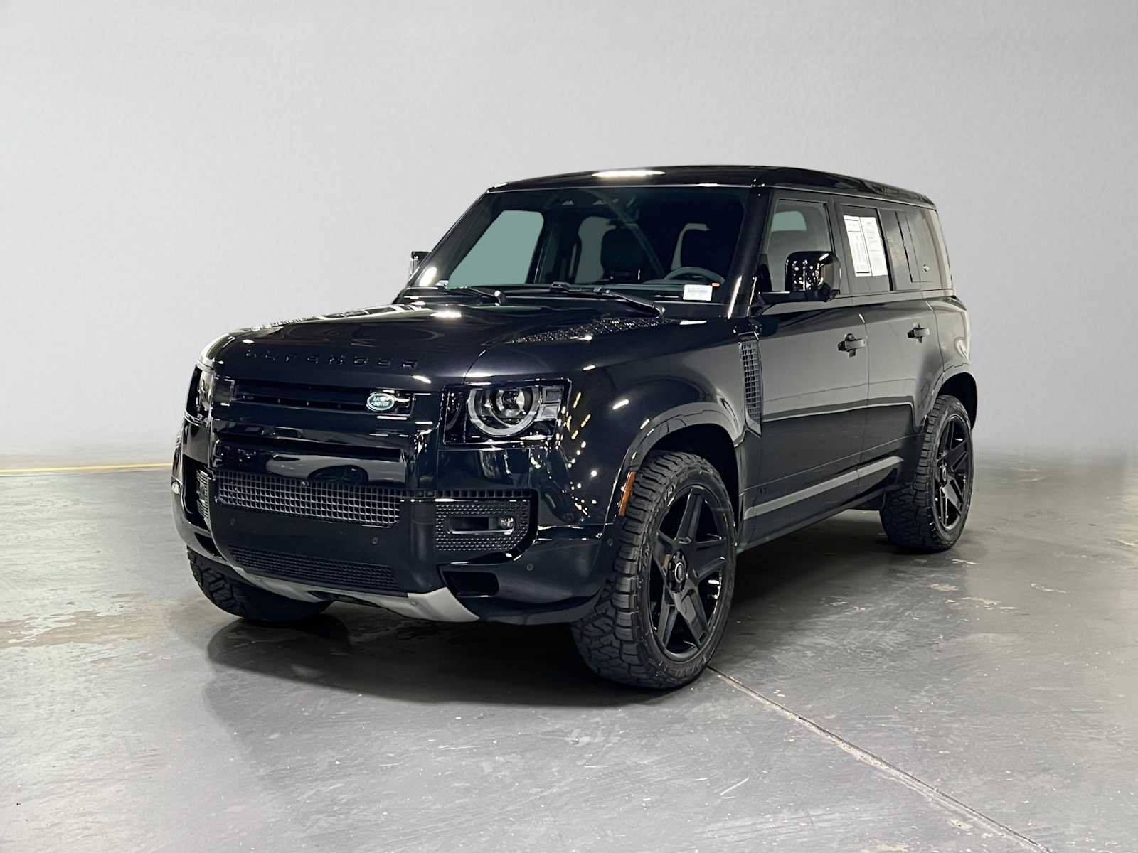 Used 2024 Land Rover Defender 110 V8 AWD/4WD image 7