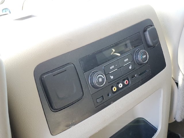 Used 2015 GMC Yukon XL Denali w/ Touring Package AWD/4WD image 35