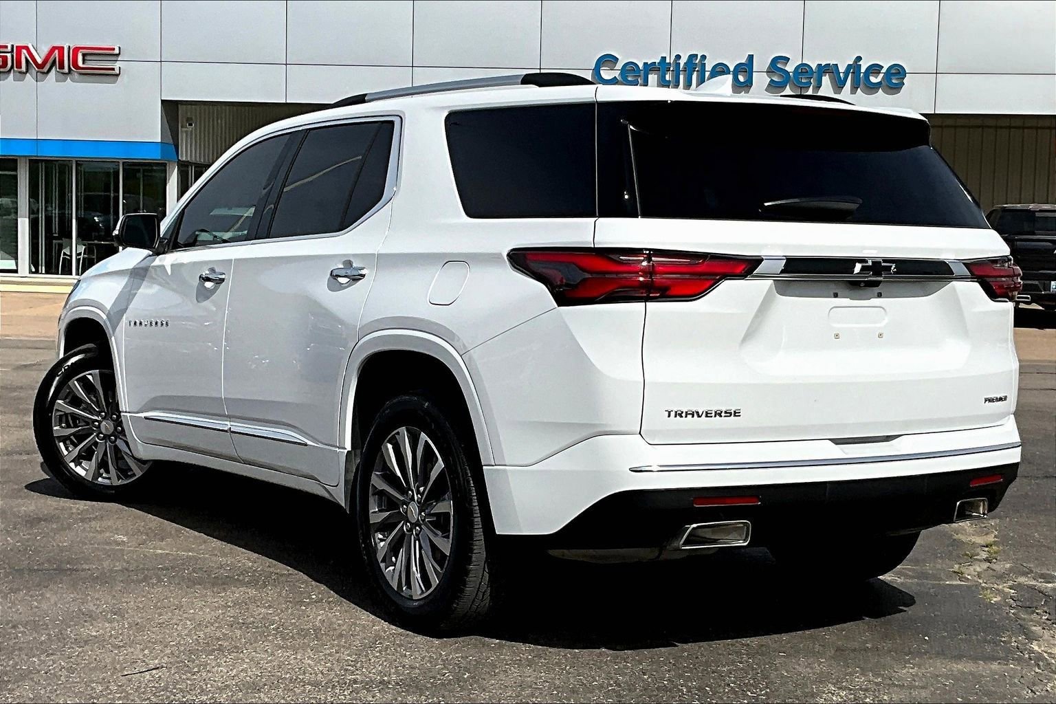 Used 2023 Chevrolet Traverse Premier image 12
