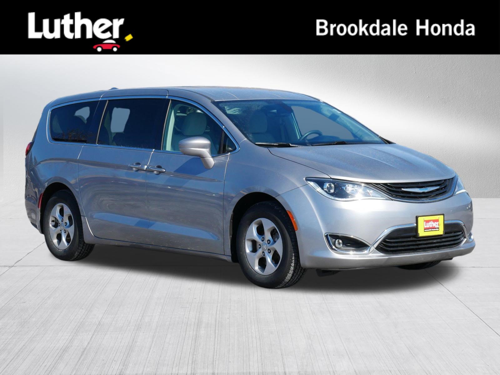 Used 2018 Chrysler Pacifica Touring Plus image 1