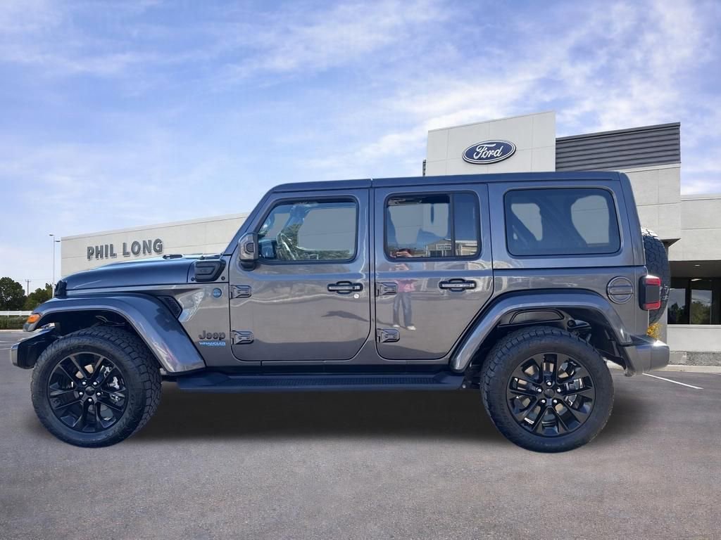 Used 2021 Jeep Wrangler Unlimited Sahara AWD/4WD image 4